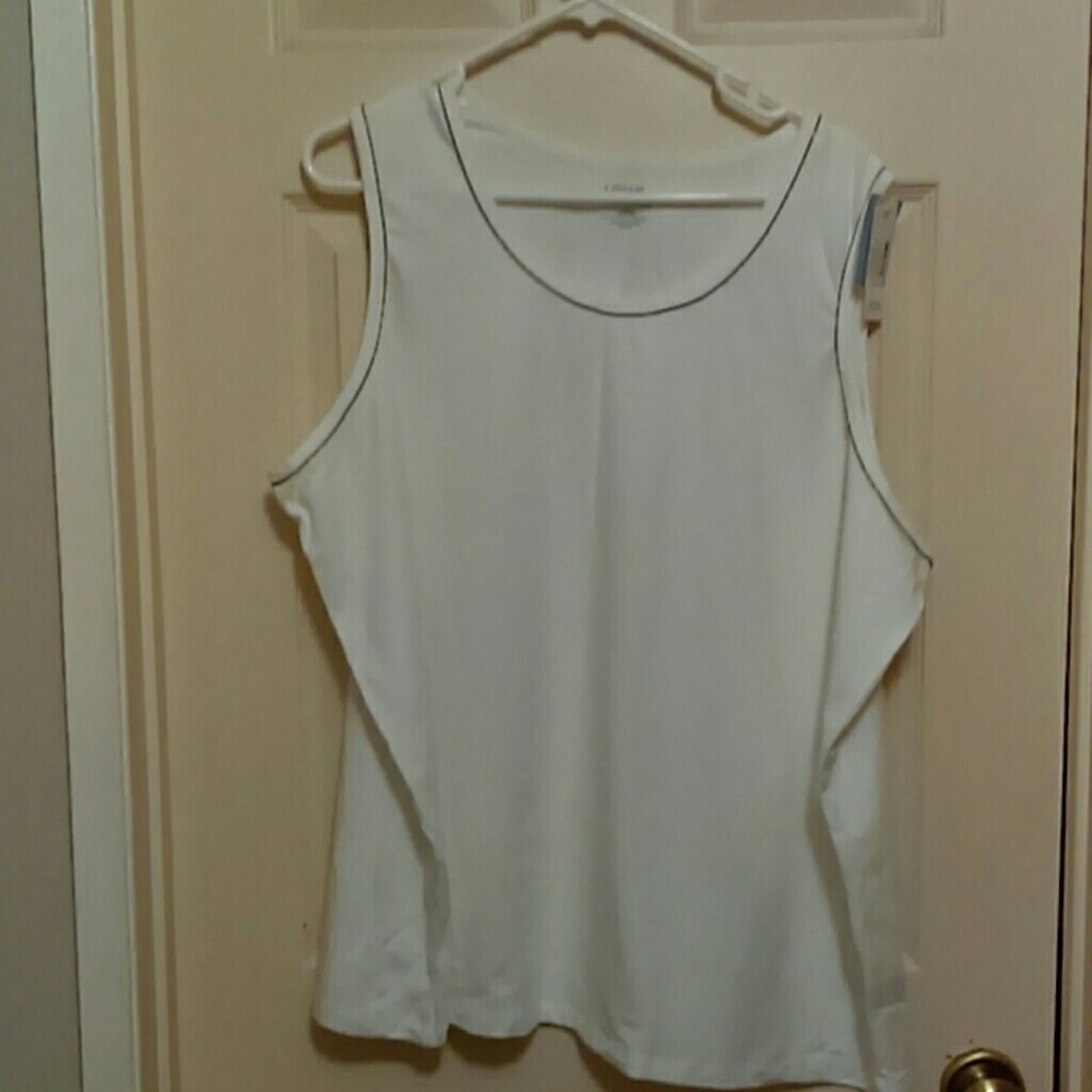 LIZZ & Me White Tank Top